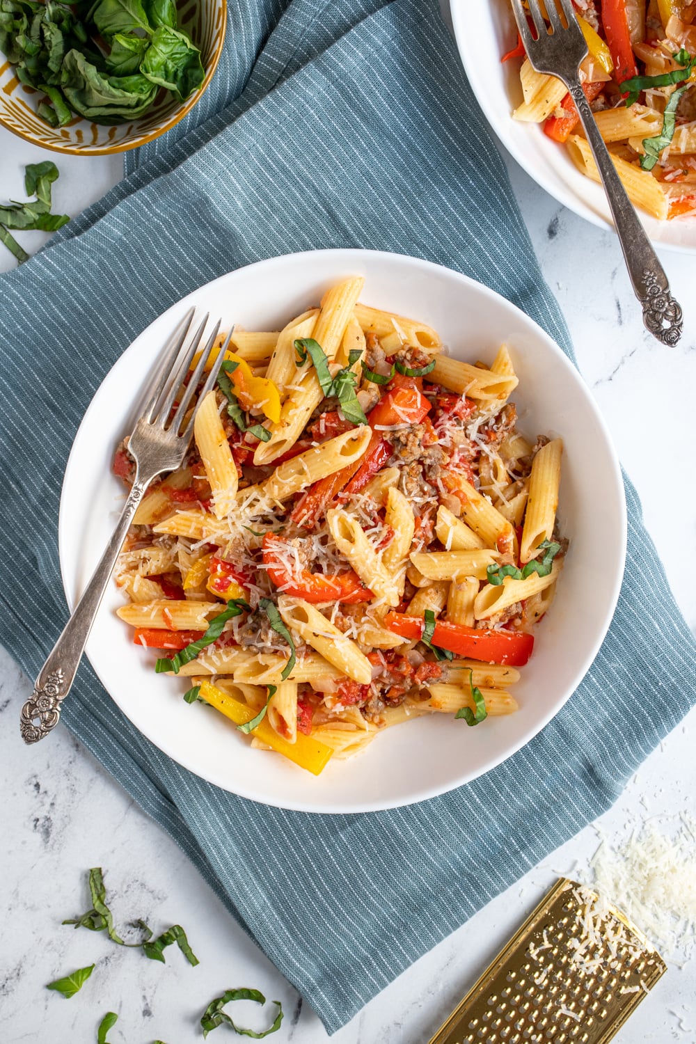 Easy Weeknight Sausage & Pepper Pasta: A Beloved Family Favorite